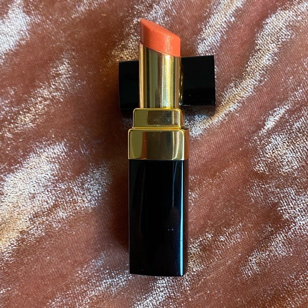 CHANEL Rouge Coco Shine Lipstick En Vogue 🍑
